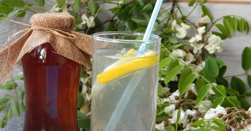 sirop-din-flori-de-salcam