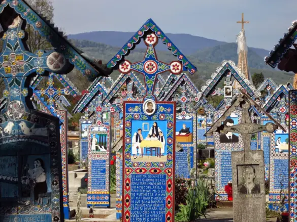 SĂPÂNȚA, CIMITIRUL ÎN CARE SE POATE ZÂMBI