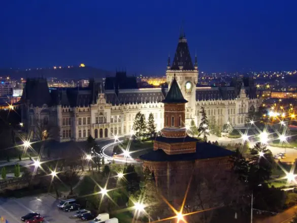 TREI IERARHI, CEA MAI FRUMOASĂ BISERICĂ DIN MOLDOVA
