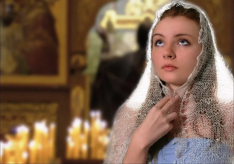 fata-femeie-biserica-rugaciune