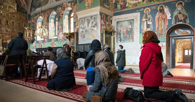 PRELUCRATA-ingenunchere-biserica-jpg