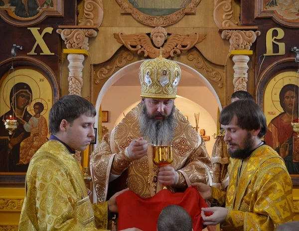 impartasanie-biserica-preoti-jpg