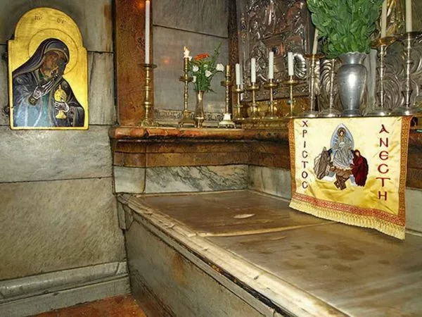 interior-mormantul-sfant-ierusalim-600×450-1-jpg